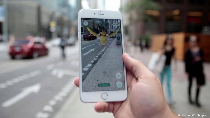 US museums call on smartphone users to stop `catching Pokémon`